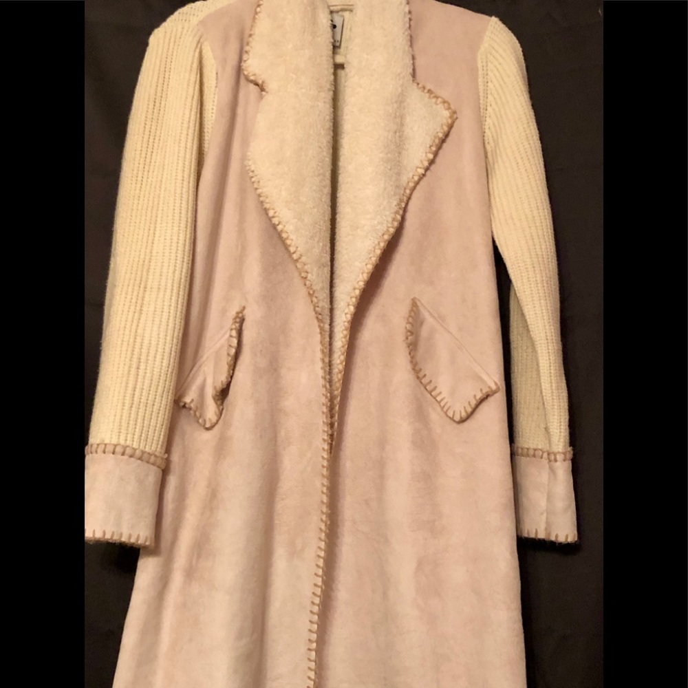 🧥 - Picture 4 of 5